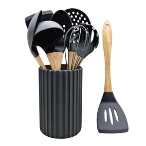 Set 8 Utensillos de silicona con mango de bambú y contenedor